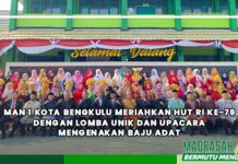 MAN 1 Kota Bengkulu Meriahkan HUT RI ke-79 dengan Lomba Unik dan Upacara mengenakan Baju Adat