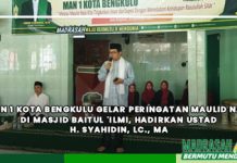 MAN 1 Kota Bengkulu Gelar Peringatan Maulid Nabi di Masjid Baitul ‘Ilmi, Hadirkan Ustad H. Syahidin, Lc., MA