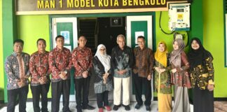 Sinergi Pendidikan dan Teknologi Dosen Pascasarjana UNIB Gelar Pengabdian Masyarakat di MAN 1 Kota Bengkulu