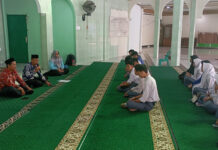Wujud Kepedulian Sosial, MAN 1 Kota Bengkulu Salurkan Zakat Profesi Guru kepada 30 Siswa
